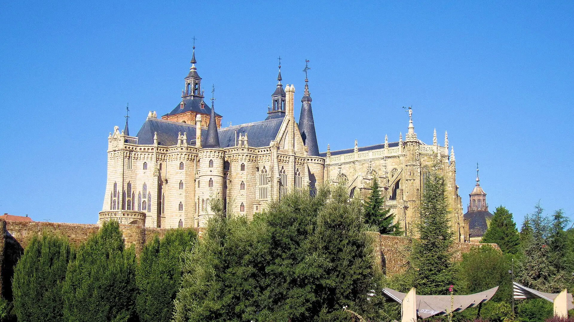 El palacio episcopal que Gaudí construyó en Astorga