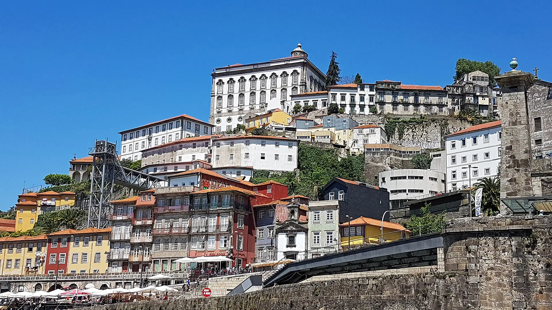 La Ribeira de Oporto sobre el Duero